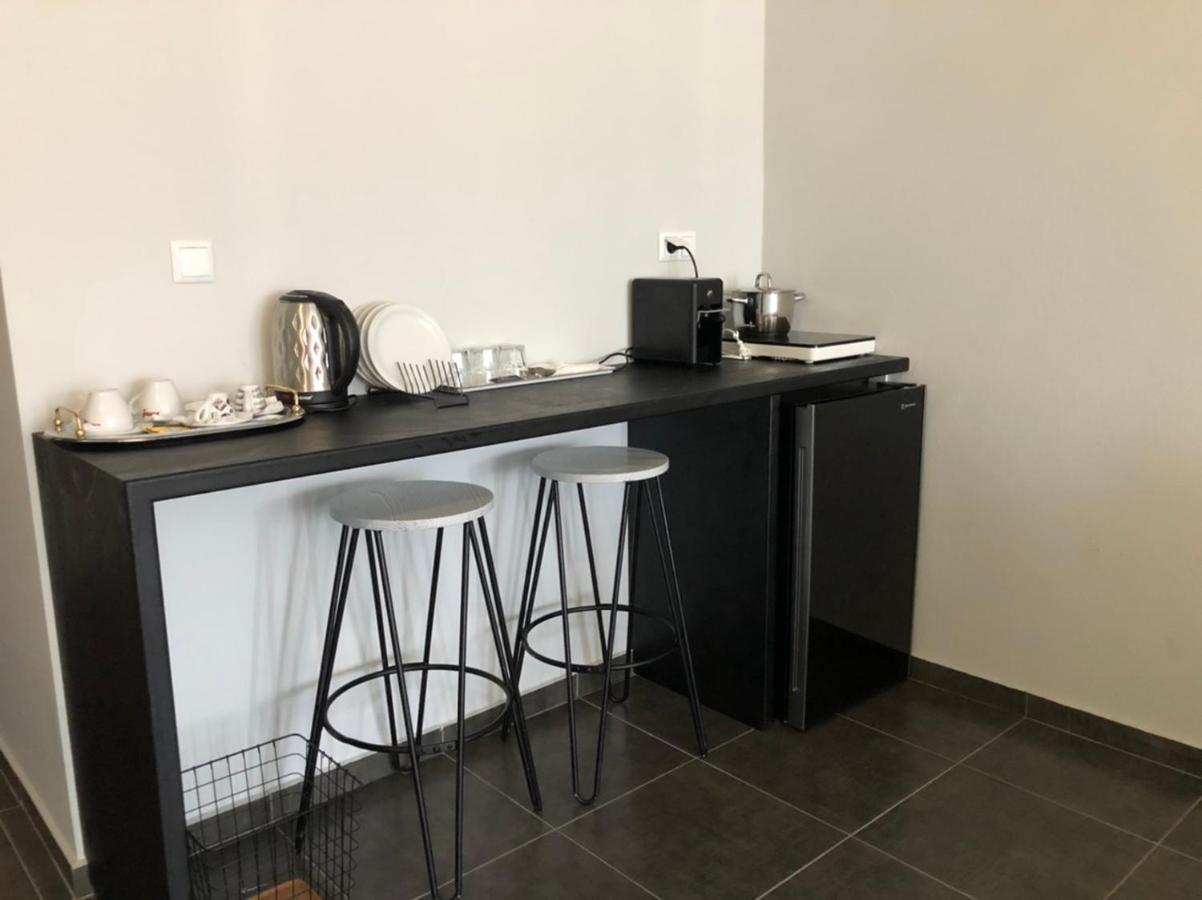 Glykanisos Suites Nea Peramos  Ngoại thất bức ảnh