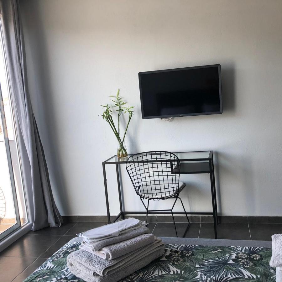 Glykanisos Suites Nea Peramos  Ngoại thất bức ảnh
