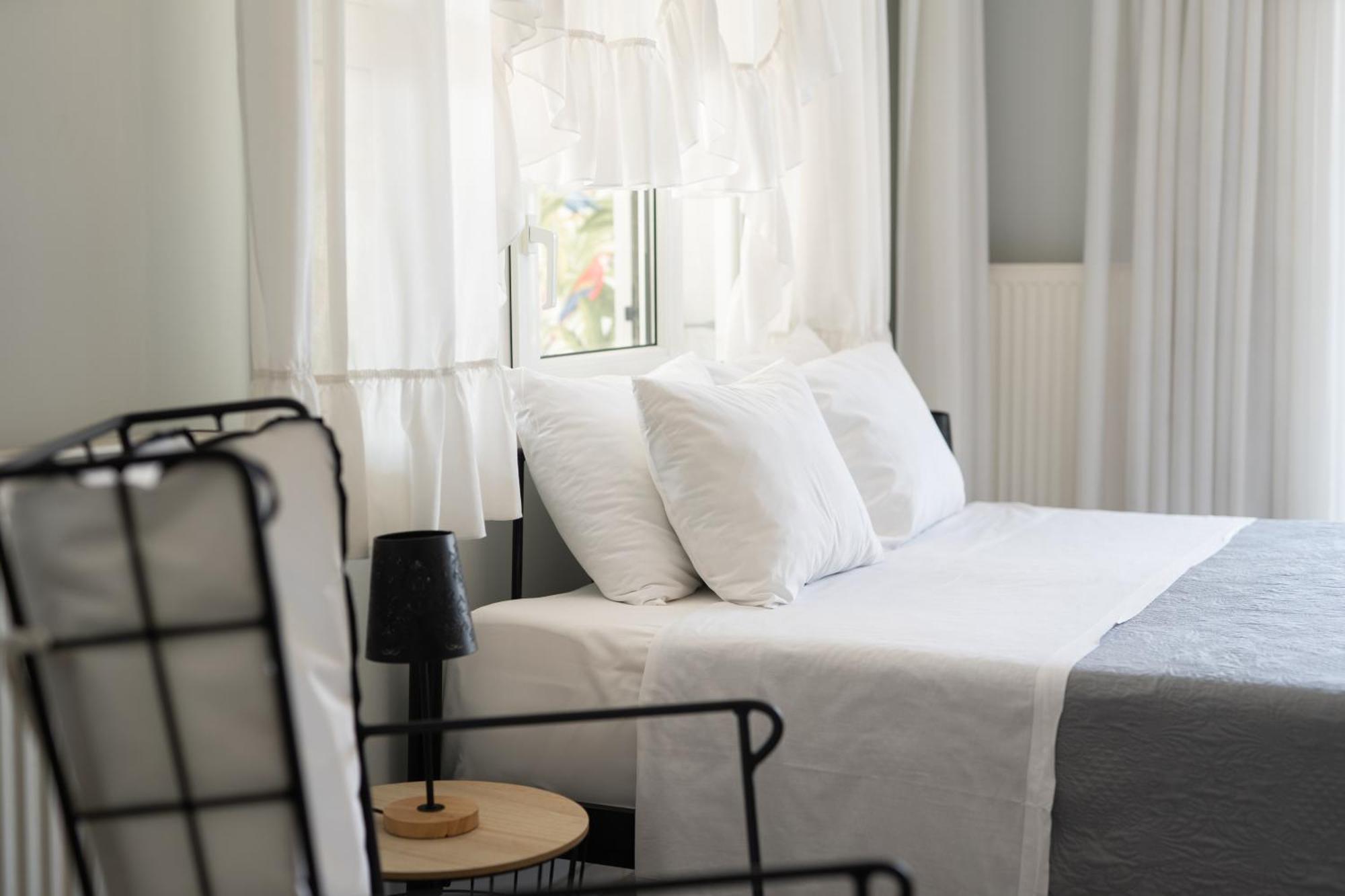 Glykanisos Suites Nea Peramos  Ngoại thất bức ảnh