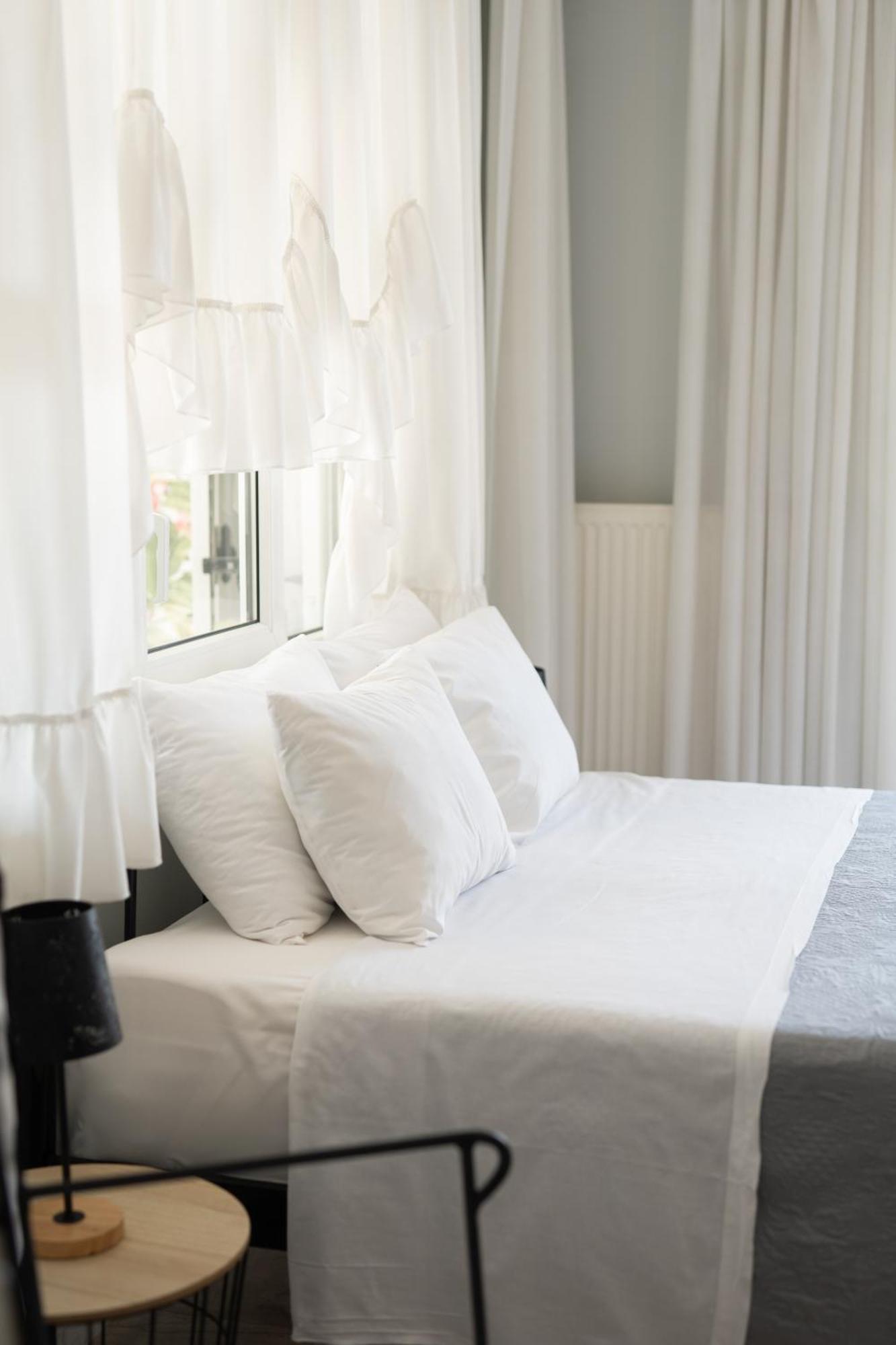 Glykanisos Suites Nea Peramos  Ngoại thất bức ảnh