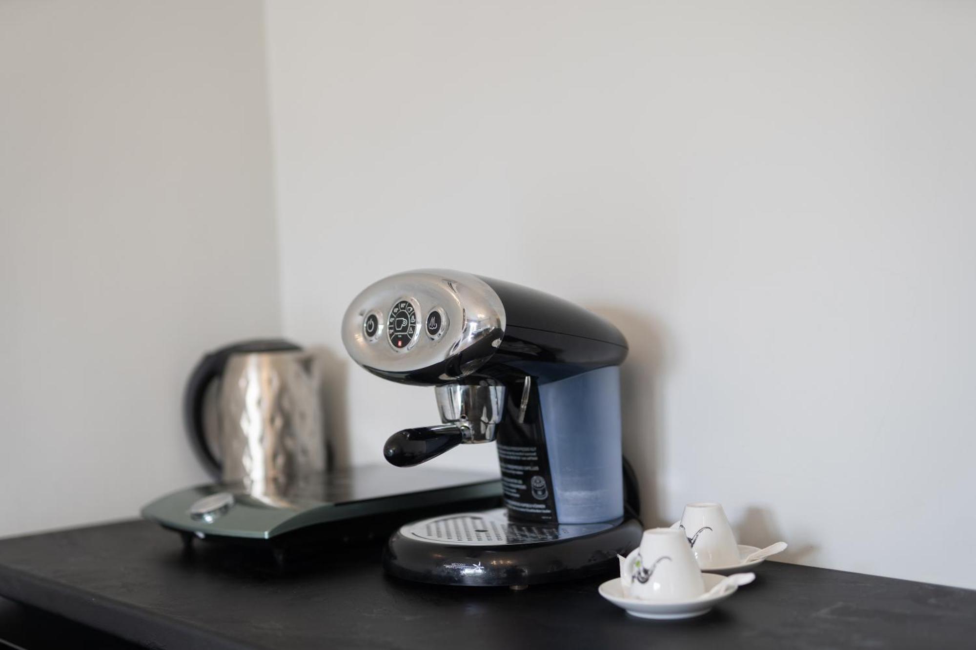 Glykanisos Suites Nea Peramos  Ngoại thất bức ảnh