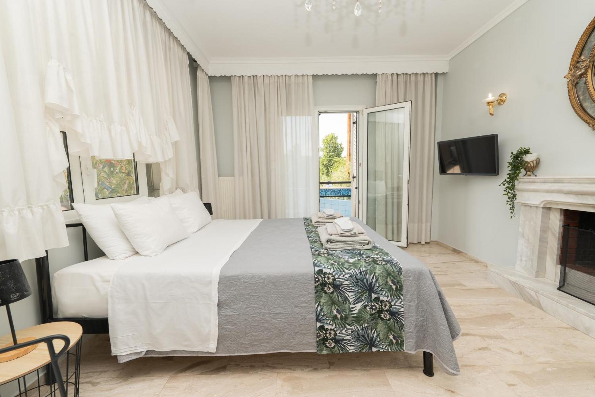 Glykanisos Suites Nea Peramos  Ngoại thất bức ảnh