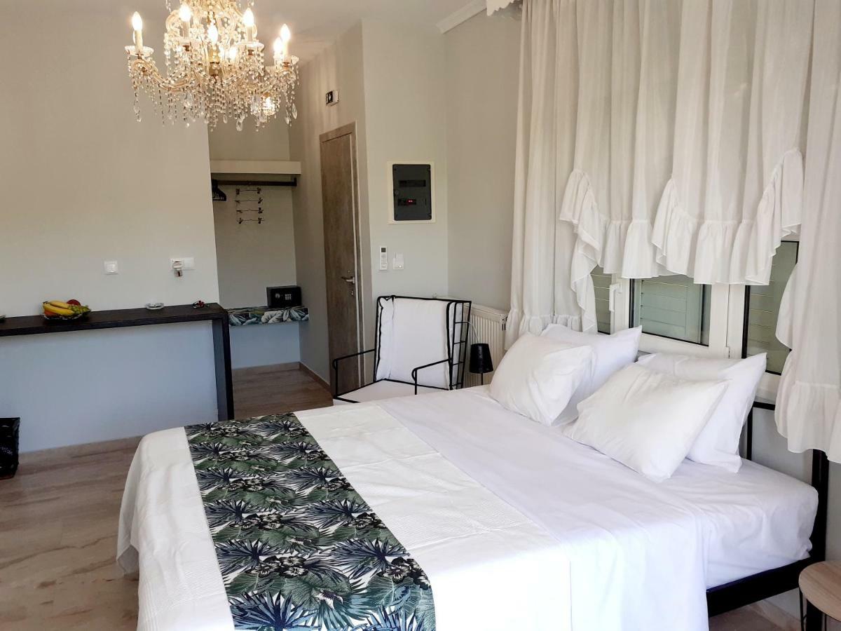 Glykanisos Suites Nea Peramos  Ngoại thất bức ảnh